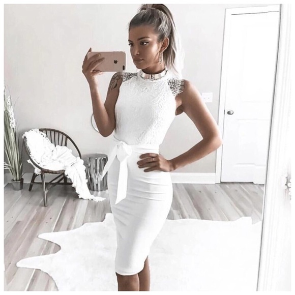 🆕 Romantic White Lace Dress - Picture 3 of 7